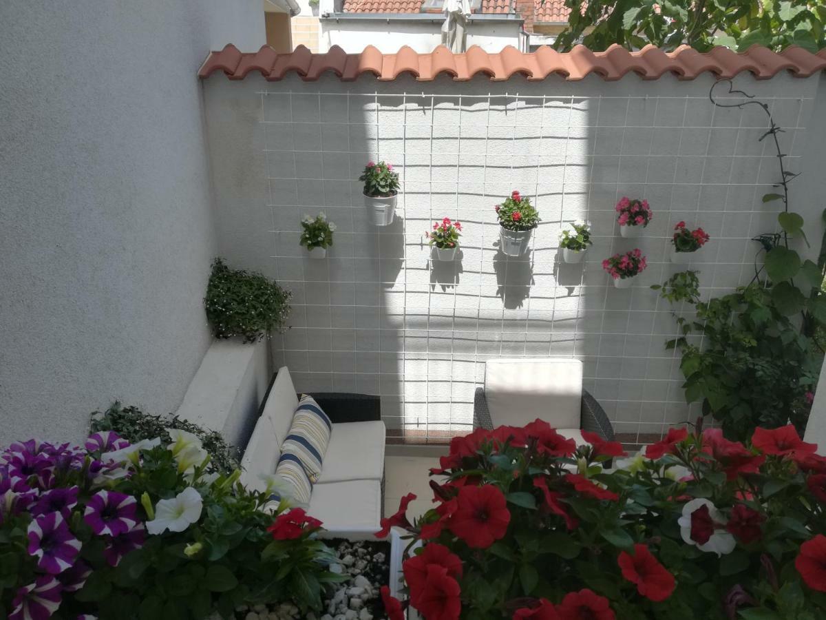 Apartmani Eladora Biograd Na Moru Exterior foto